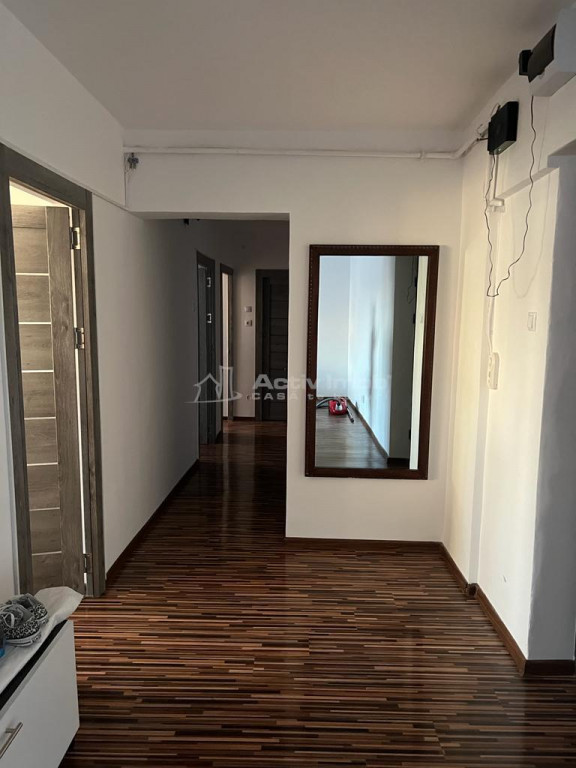 Apartament cu 3 camere de inchiriat Micro 3