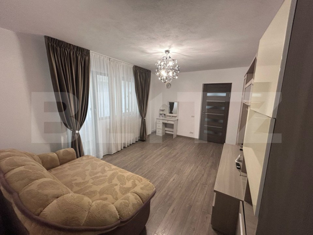 Apartament cu 3 camere, centrala si AC, parter, zona Piata M