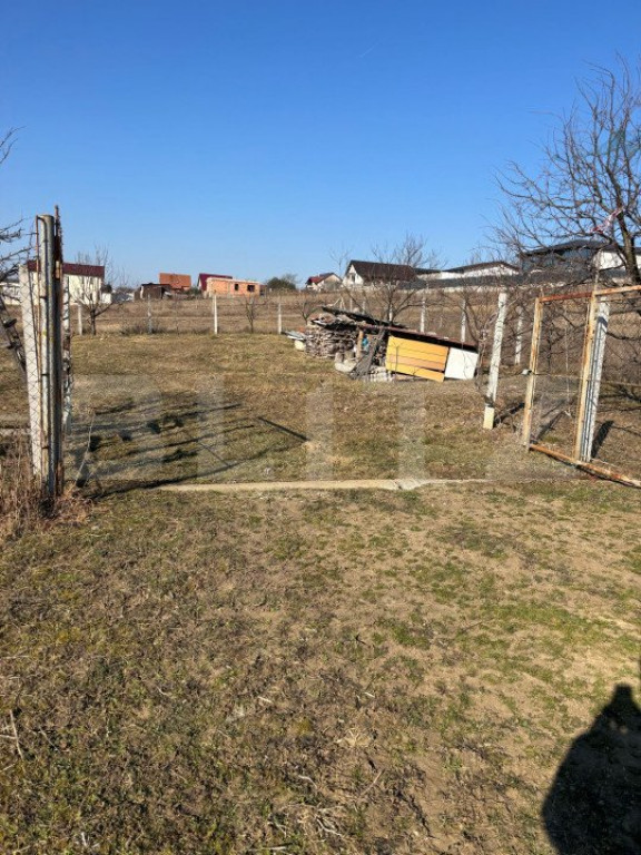 Vând teren intravilan