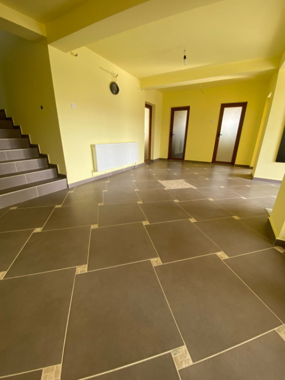 Spațiu/Comercial/Birouri/Cladire de inchiriat - 240 MP - P