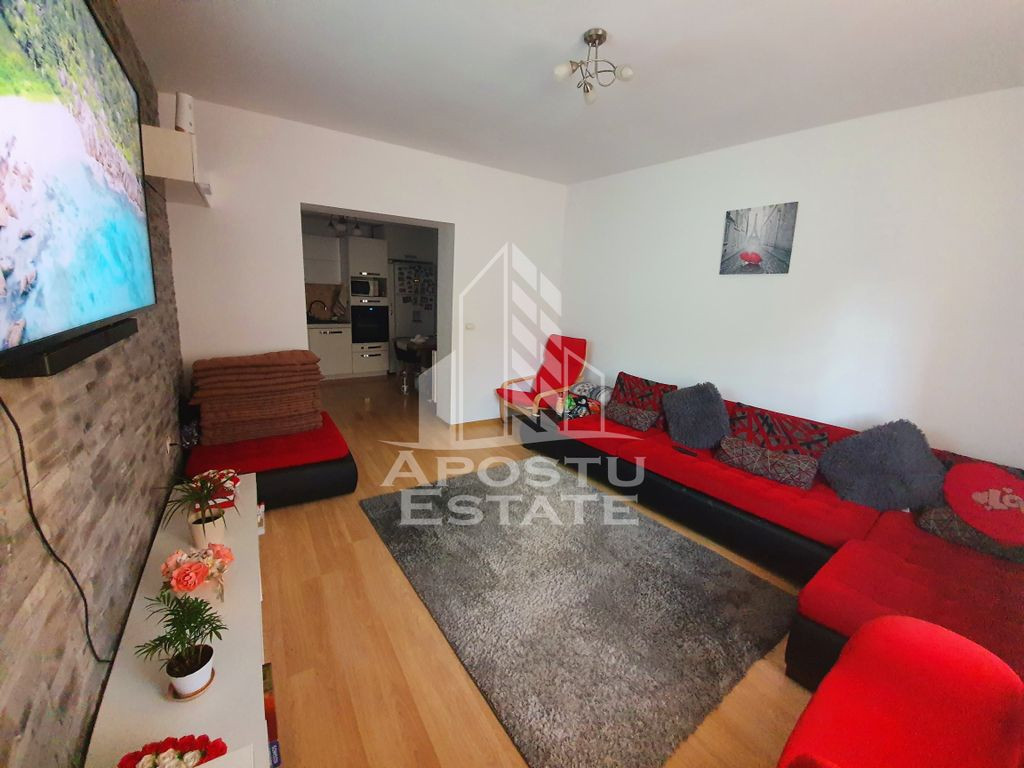 Apartament pe 4 camere, renovat complet la curte comuna i...