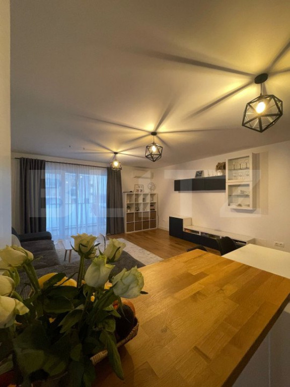Apartament de vanzare, cu 2 camere, 57 mp, 2 balcoane, zona
