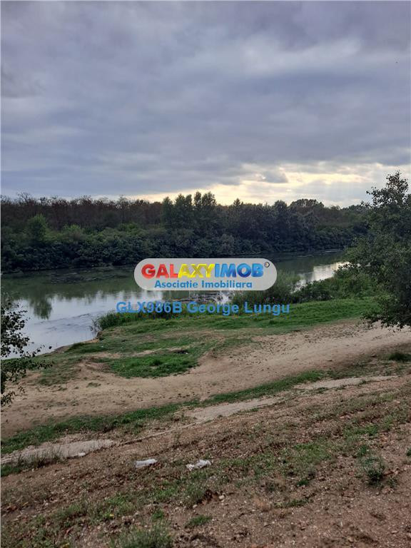 Teren 13000 mp pentru investiti pe malul Argesului Magurele