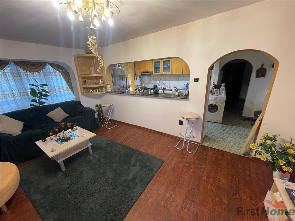 Apartament 3 camere, et 2/4, zona Panduri