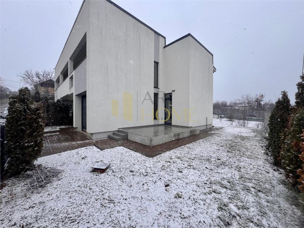 Casa 4 camere plus garaj, in Paulesti, zona cu priveliste l