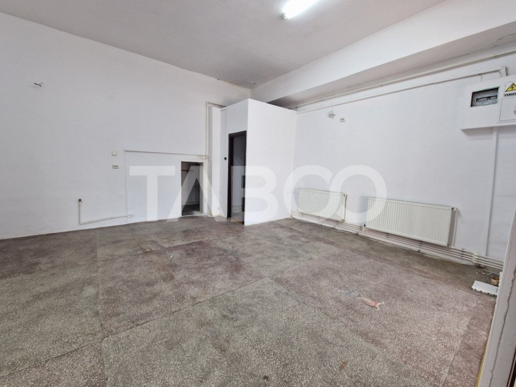 Spatiu comercial 60 mpu cu vitrina stradala de inchiriat in