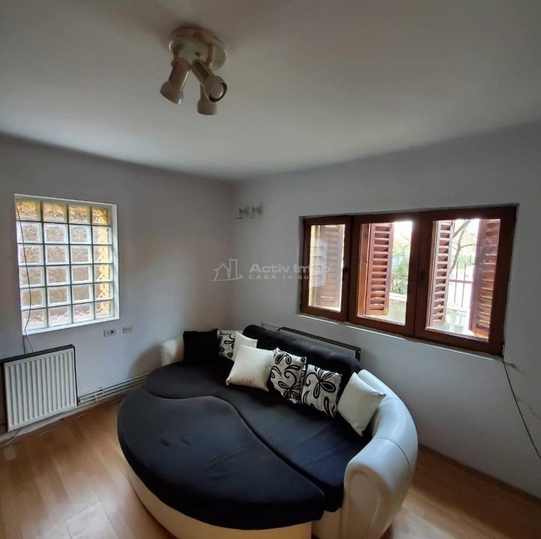 Casa cu 3 camere mobilata si utilata modern cu foisor si cur