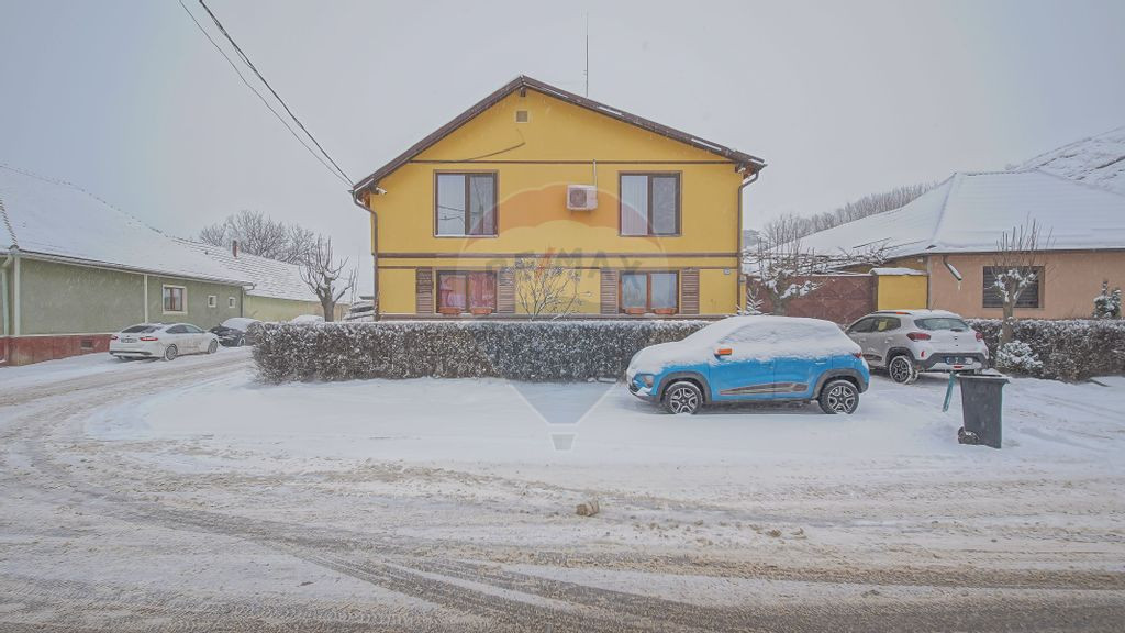 Apartament în casă, 2 camere, de închiriat, Sânpetru