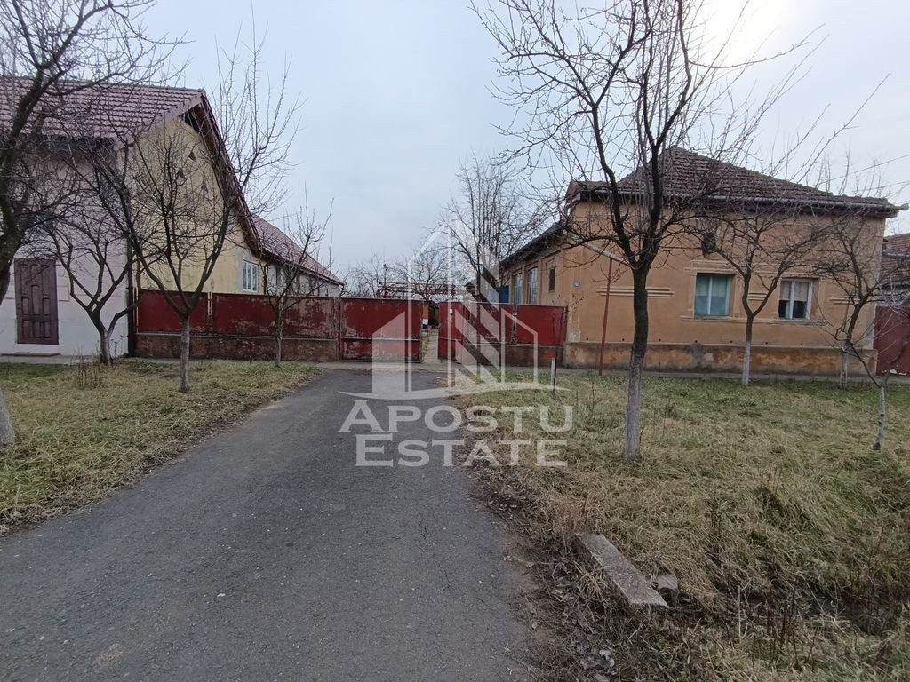 Casa demolabila cu teren 1980mp, toate utilitatile, front...