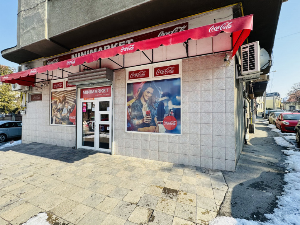 Spatiu cu deschidere la 2 strazi, vitrina generoasa si posib