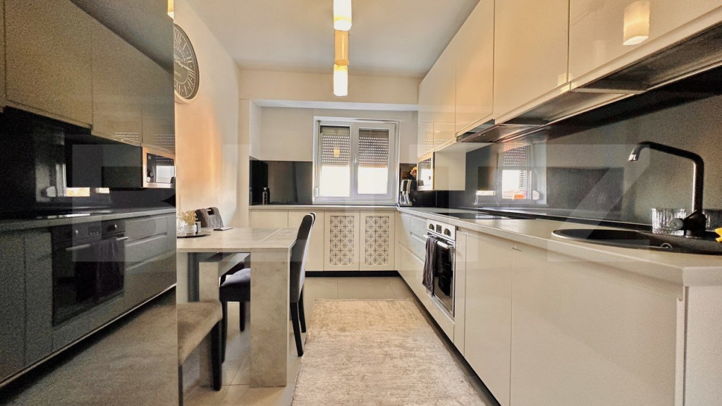 Apartament de vanzare, cu 4 camere renovat, 78 mp, zona Cale