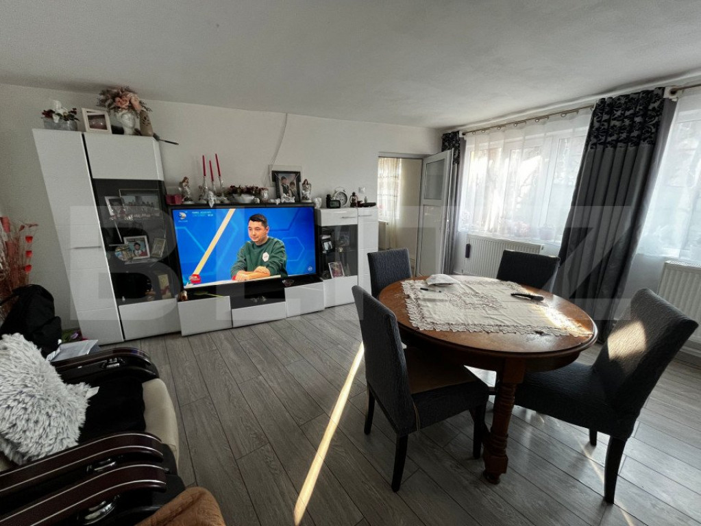 ????Casa de vanzare, cu 5 camere, 200 mp, Livezile