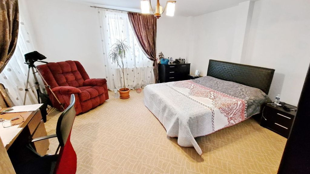 Aproape de Zona Comerciala