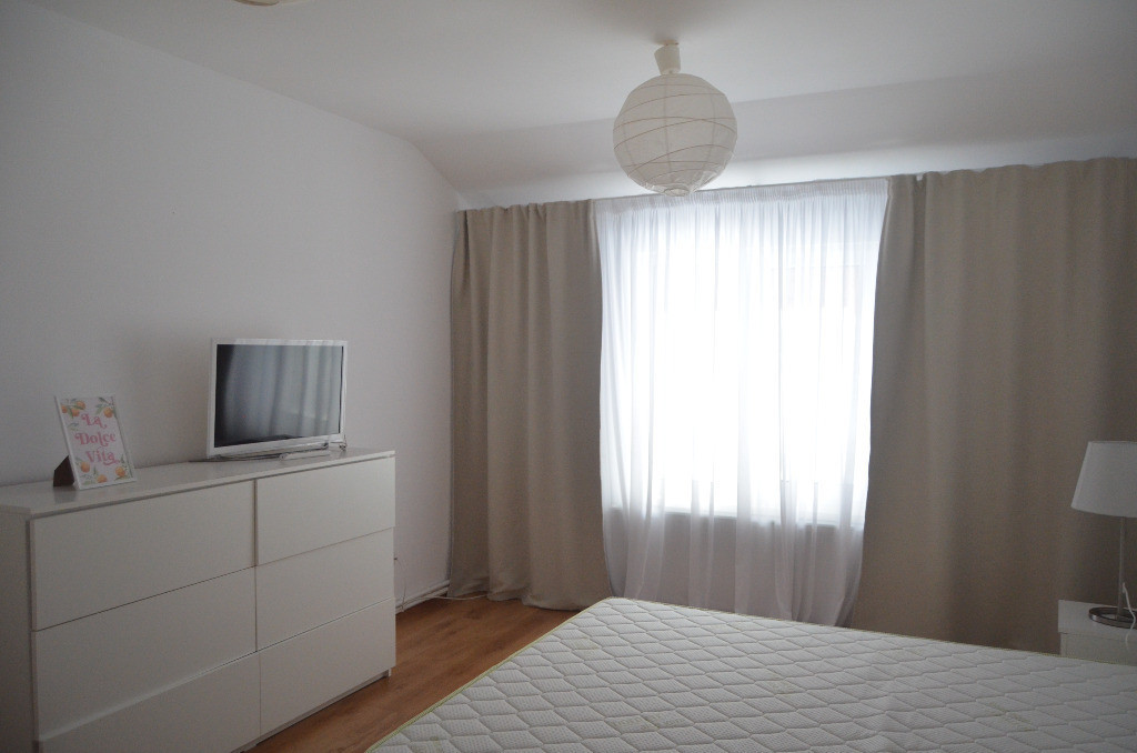 Busteni-Apartament cu trei camere,mobilat si utilat