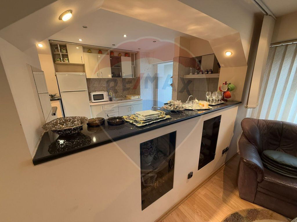 Apartament cu 4 camere de închiriat în zona Dacia