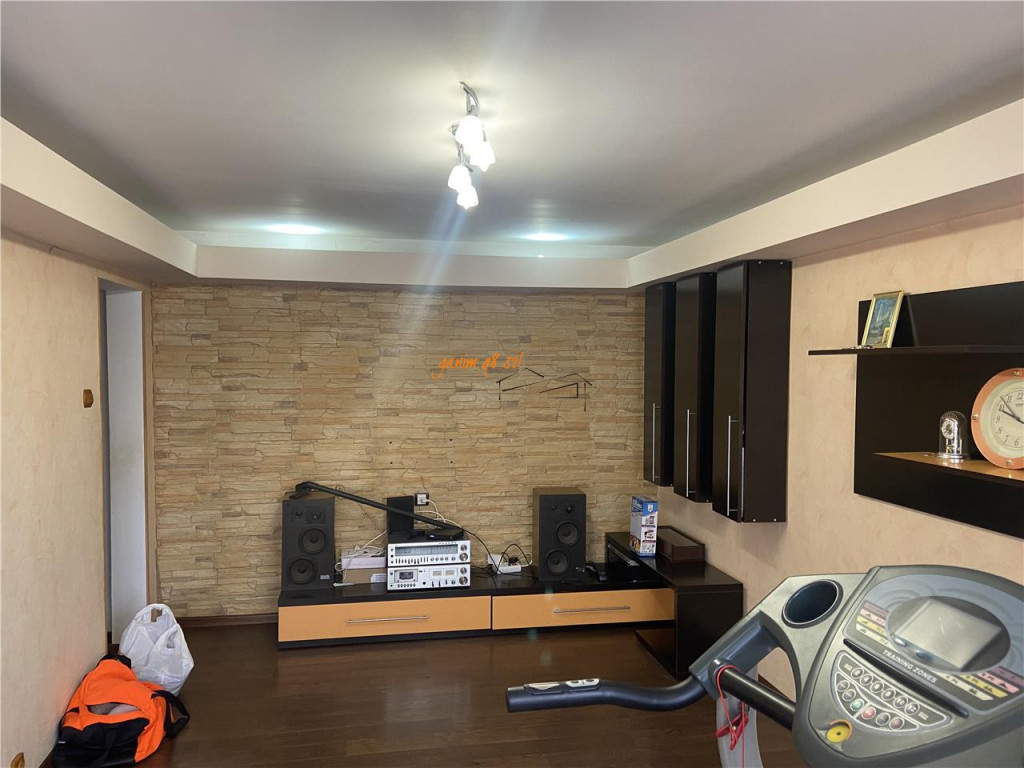 Apartament 3 camere , zona cartier Sud , decomandat , imbuna