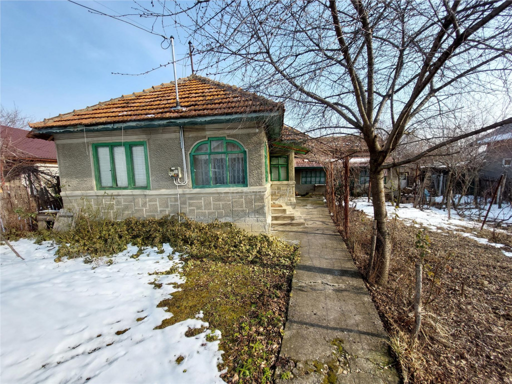 Casa, 3 camere, teren 1116 mp, deschidere 26 m, Plescoi- com