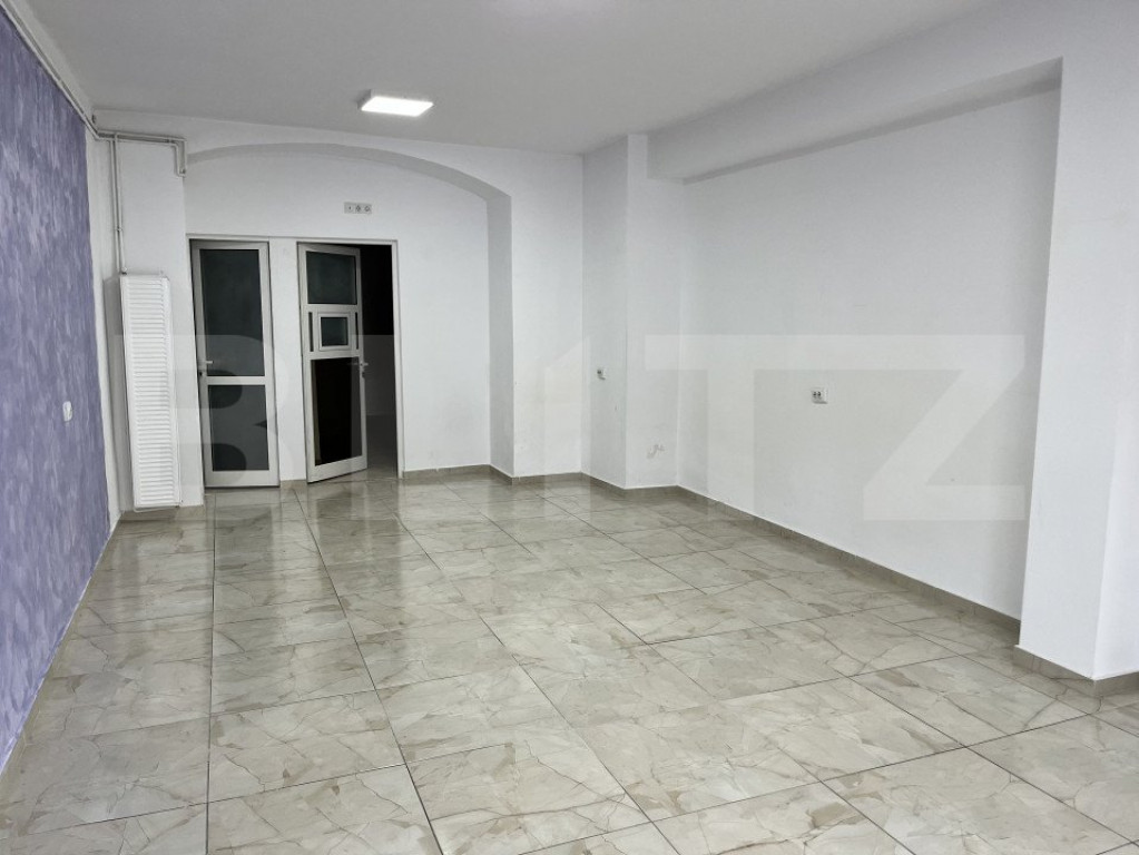 Spațiu comercial, cu 2 camere, 50 mp, zona Centrala