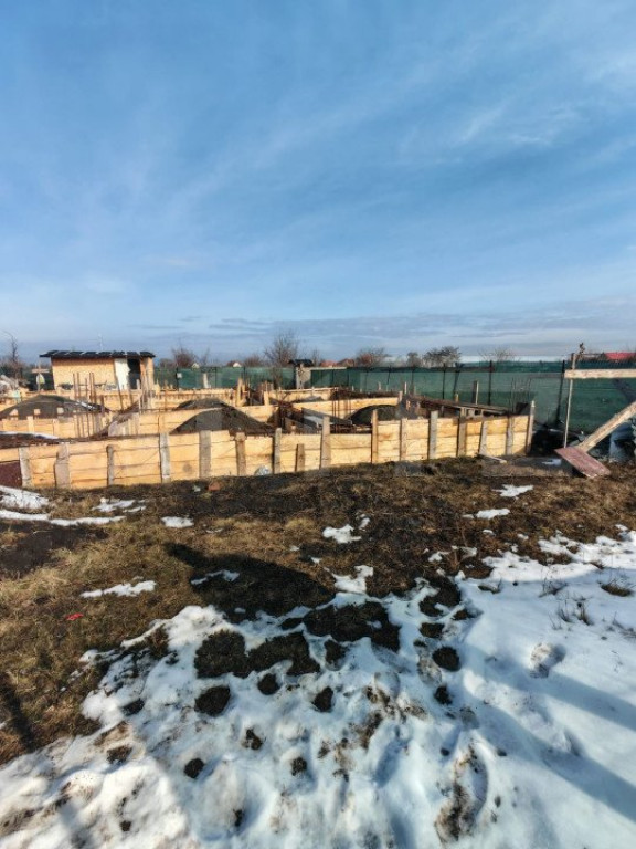 Vanzare teren intravilan cu proiect de casa aprobat