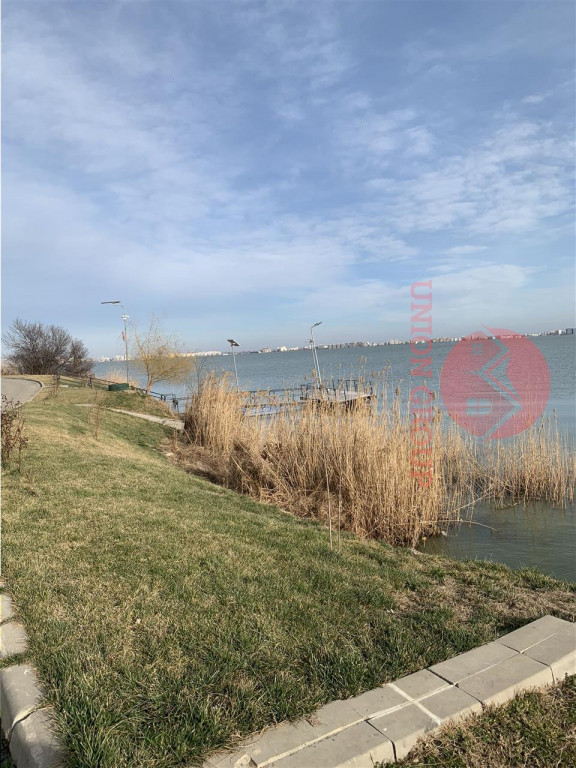 Teren de vânzare pe marginea lacului Siutghiol