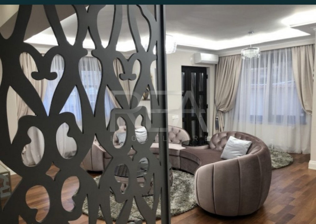 3 camere cu curte de 150 mp PLUS LOC DE PARCARE SI BOXA INCL