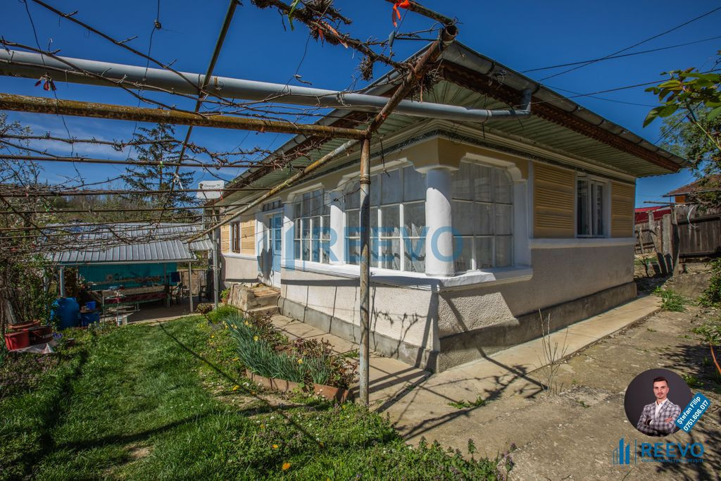 Casă și teren de vânzare, sat Buda, Blăgești, Bacău