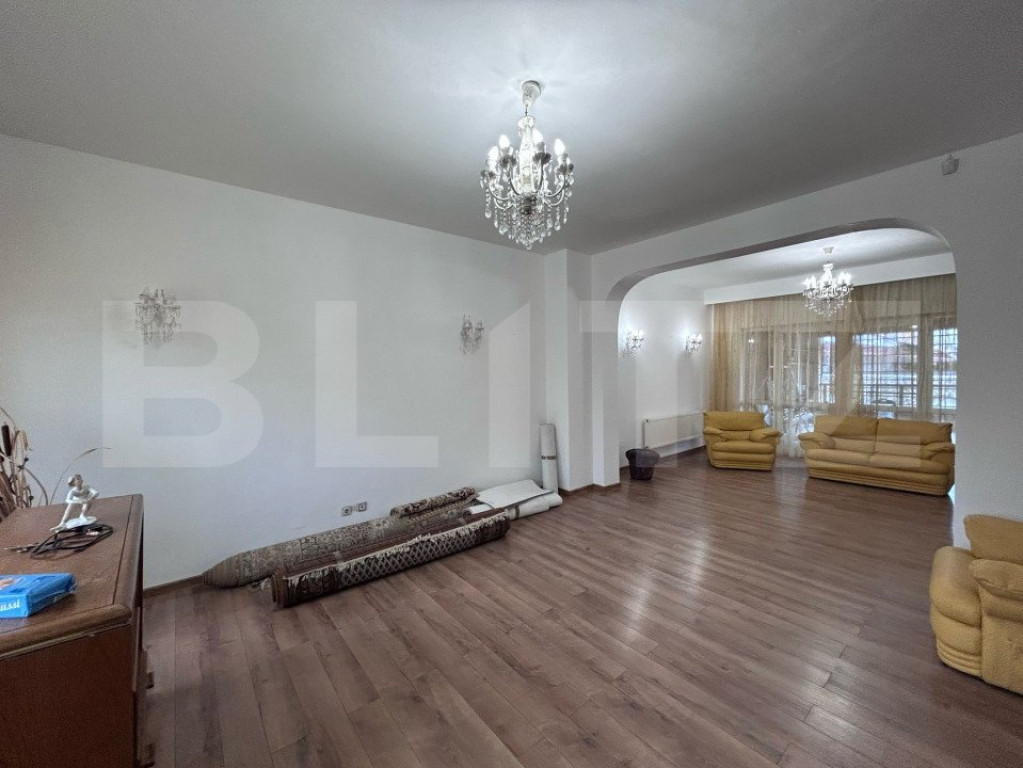 Casa pretabila activitati comerciale, zona Facultății de M