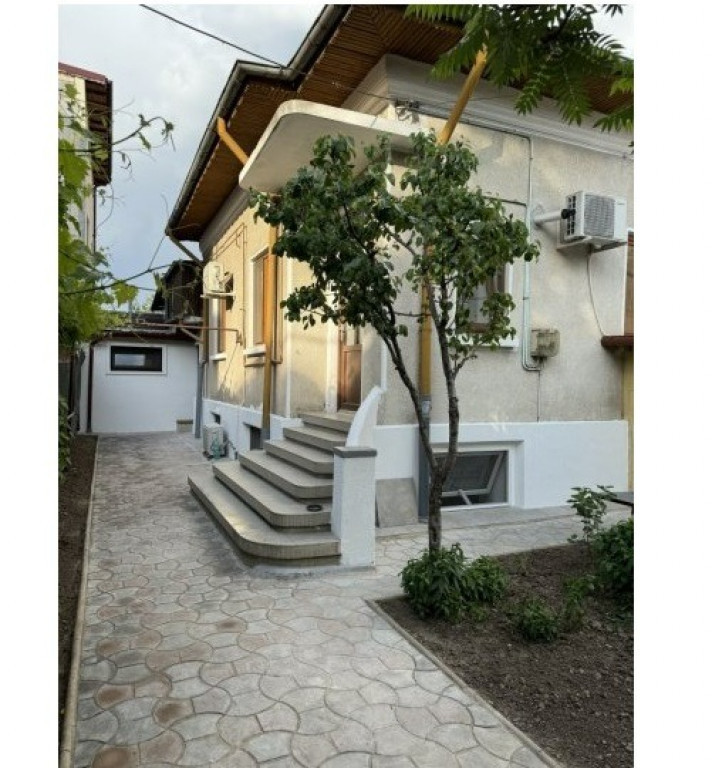 Casa 5 camere Eroii Revolutiei Metrou