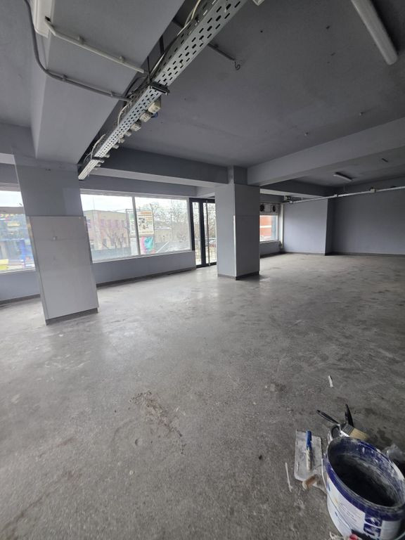 Zona Metrou Dimitrie Leonida spatiu 100 mp vizibilitate buna