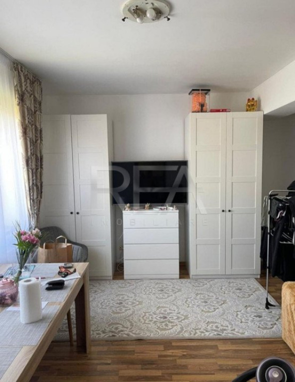Apartament 3 camere , decomandat 5/5 , centrala, anvelopat,