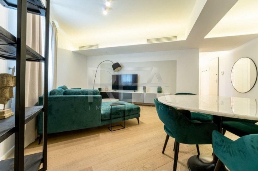 Apartament 3 camere, decomandat, 5/10, în ansamblul Cortina