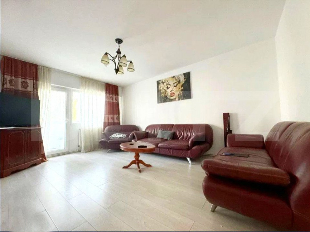 Apartament cu 5 camere, etaj intermediar, decomandat, zona I