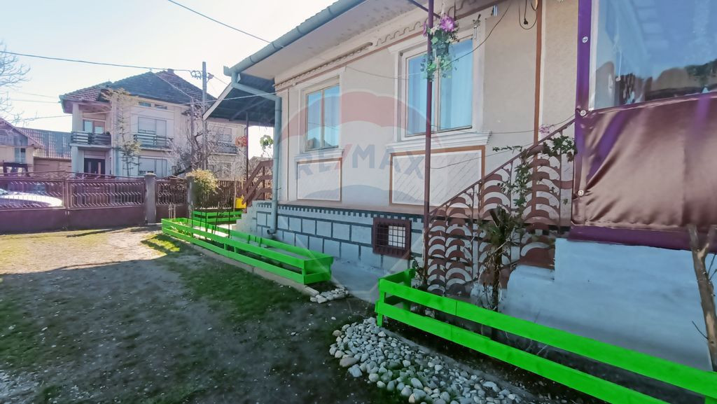 Casă cu teren de vânzare în Ulmeni, strada Vasile Lucaciu