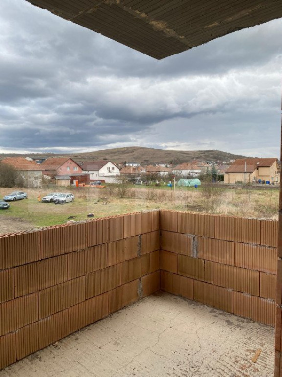 Apartament 3 camere semifinisat, zona centrala Apahida