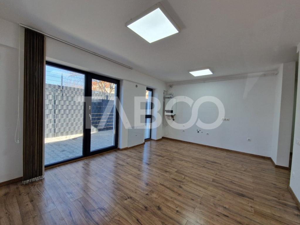 Spatiu de birouri 3 camere curte si locuri de parcare Turnis