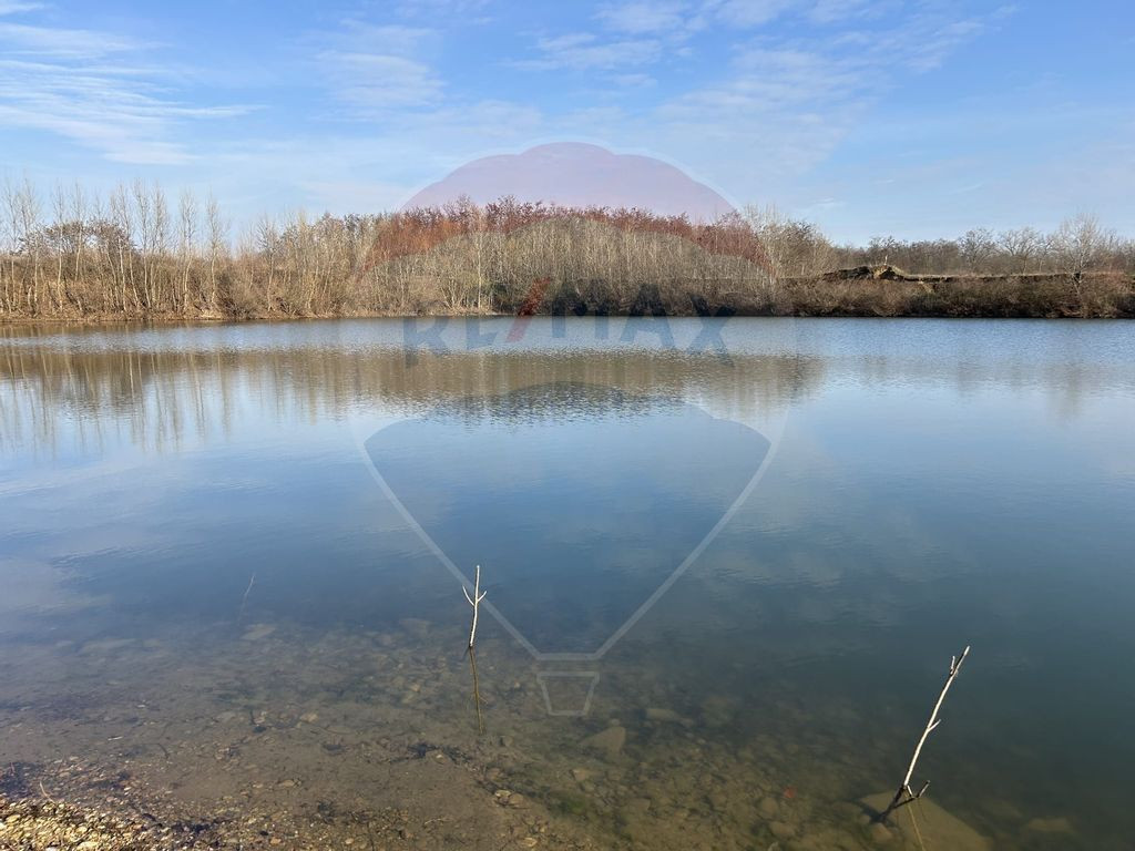 Teren si balta de pescuit 33,842mp Taut