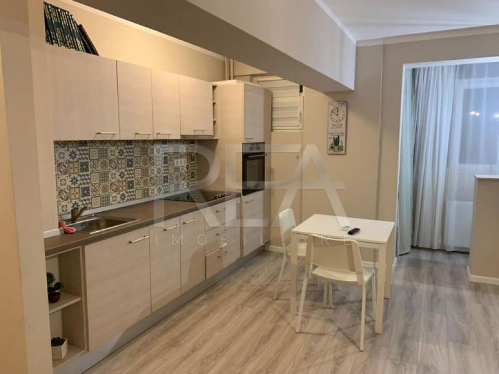 Garsoniera superba Dristor