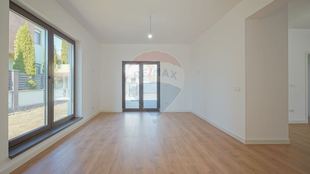 REZERVAT! Casă de vânzare în cea mai bună zonă din H...