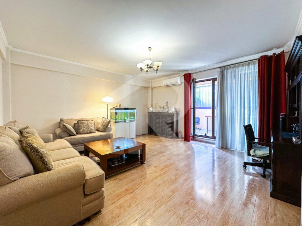 Metrou Jiului - apartament cu 3 camere și curte proprie + 2