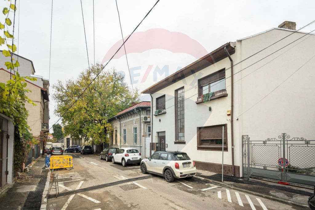 Casă de vanzare cu Parter + Etaj in zona Berzei - Firma ...