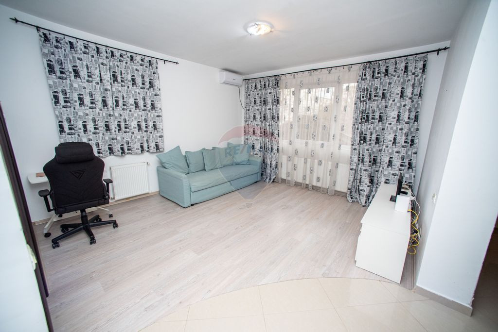 Apartament cu 2 camere de vânzare parter înalt, zona Go...