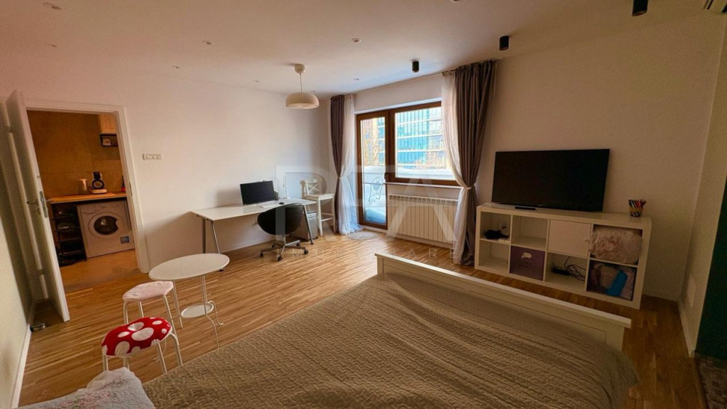 Garsoniera | Bloc tip H special, vizavi de Mall Afi Cotrocen