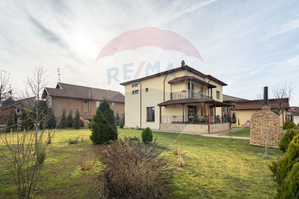 Casă / Vilă cu 7 camere de vânzare