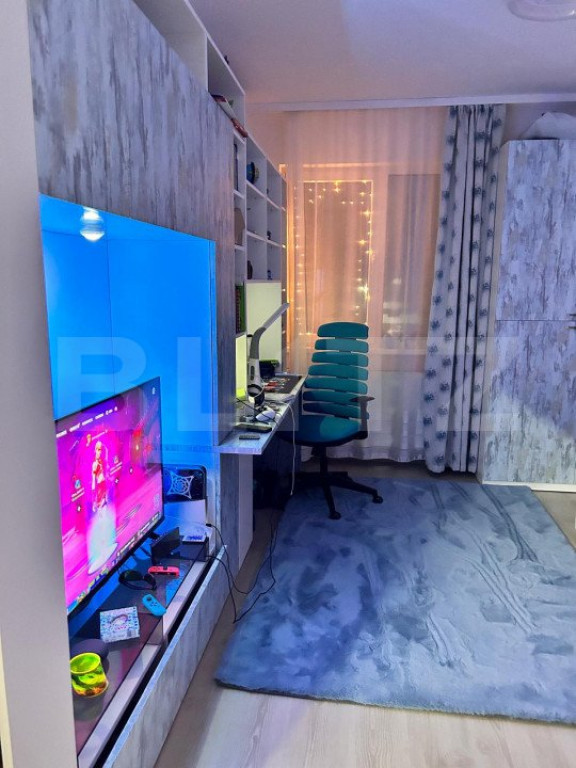 Apartament de vanzare, 2 camere, 74 mp + balcon, zona Pietro