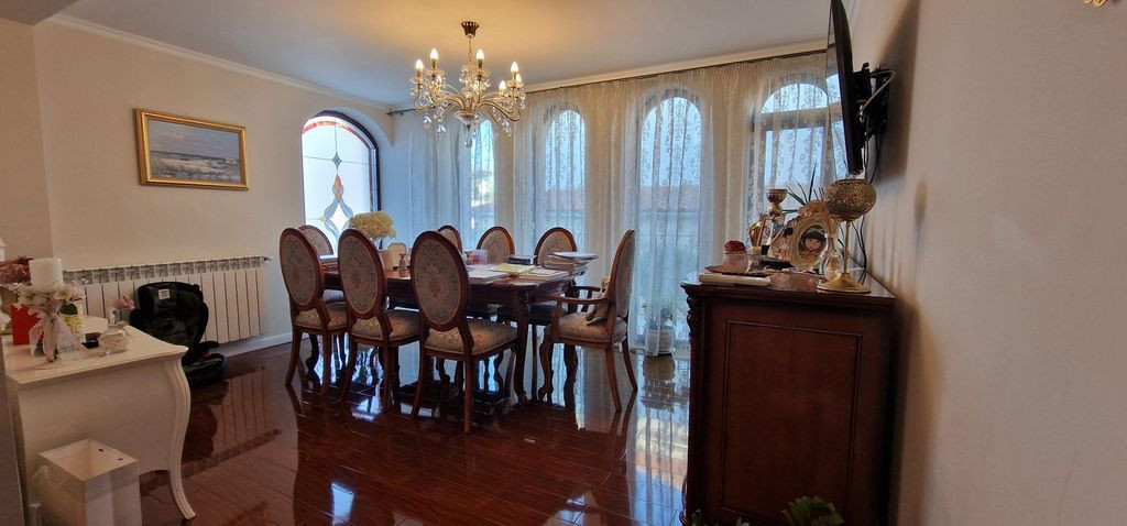 Ovidiu Sud zona de vile lac.