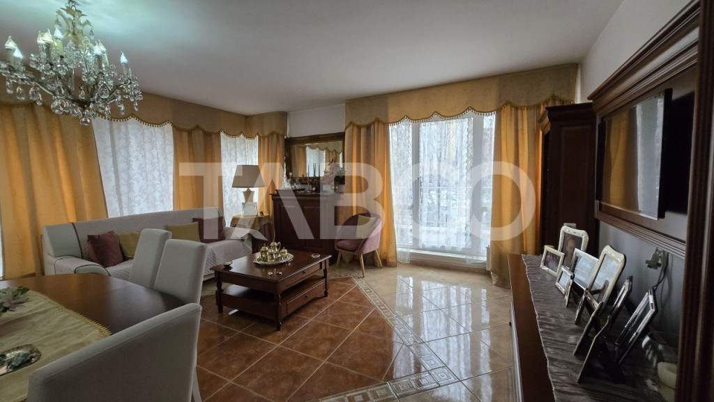 Apartament 4 camere de vanzare decomandat 122 mp zona Avantg