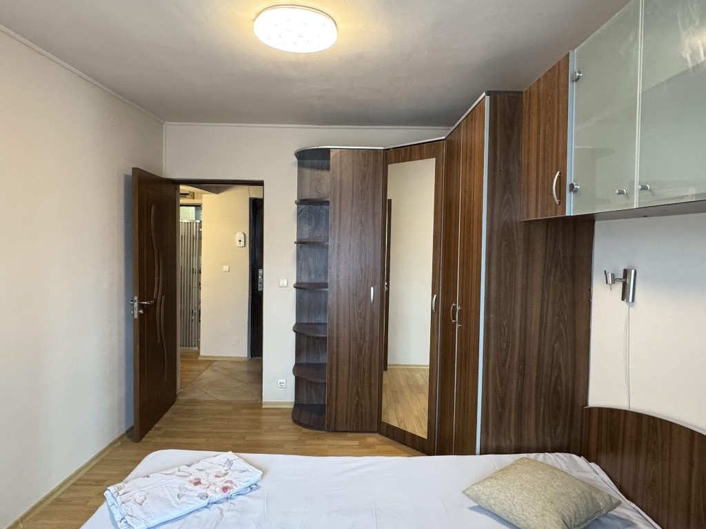 2 cam, etaj 2, decomandat, mobilat, utilat, str. Libertatii