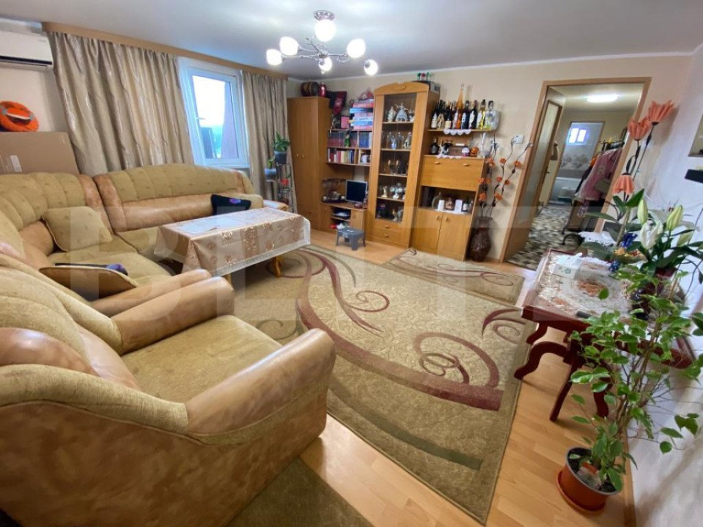 Apartament cu 3 camere mobilat și utilat , 65 mp, zona Baza