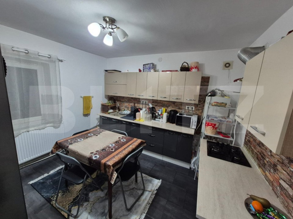 Casa de vanzare, cu 3 camere, 80 mp, teren 480 mp, zona Bres