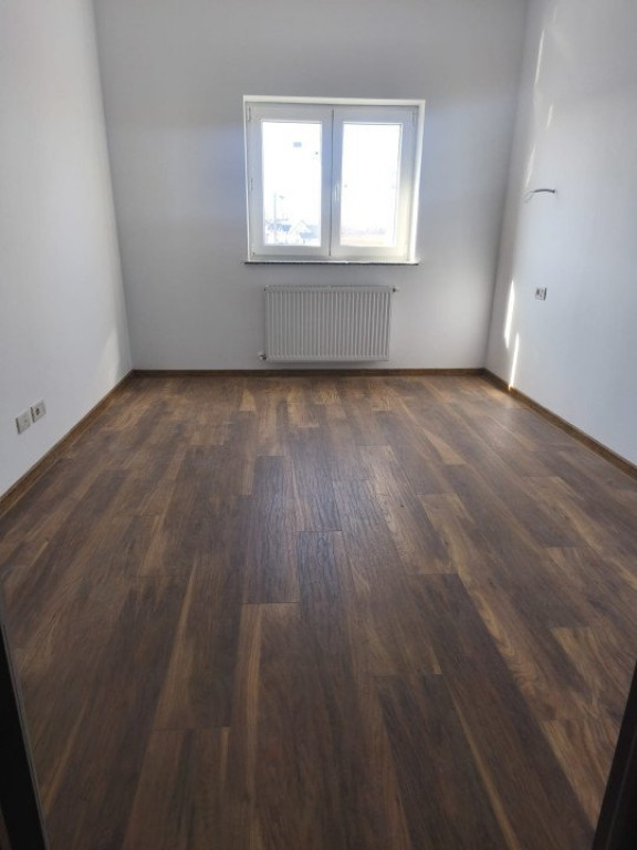 Apartament 3 camere, 80mp, etaj intermediar, bloc nou, Radau